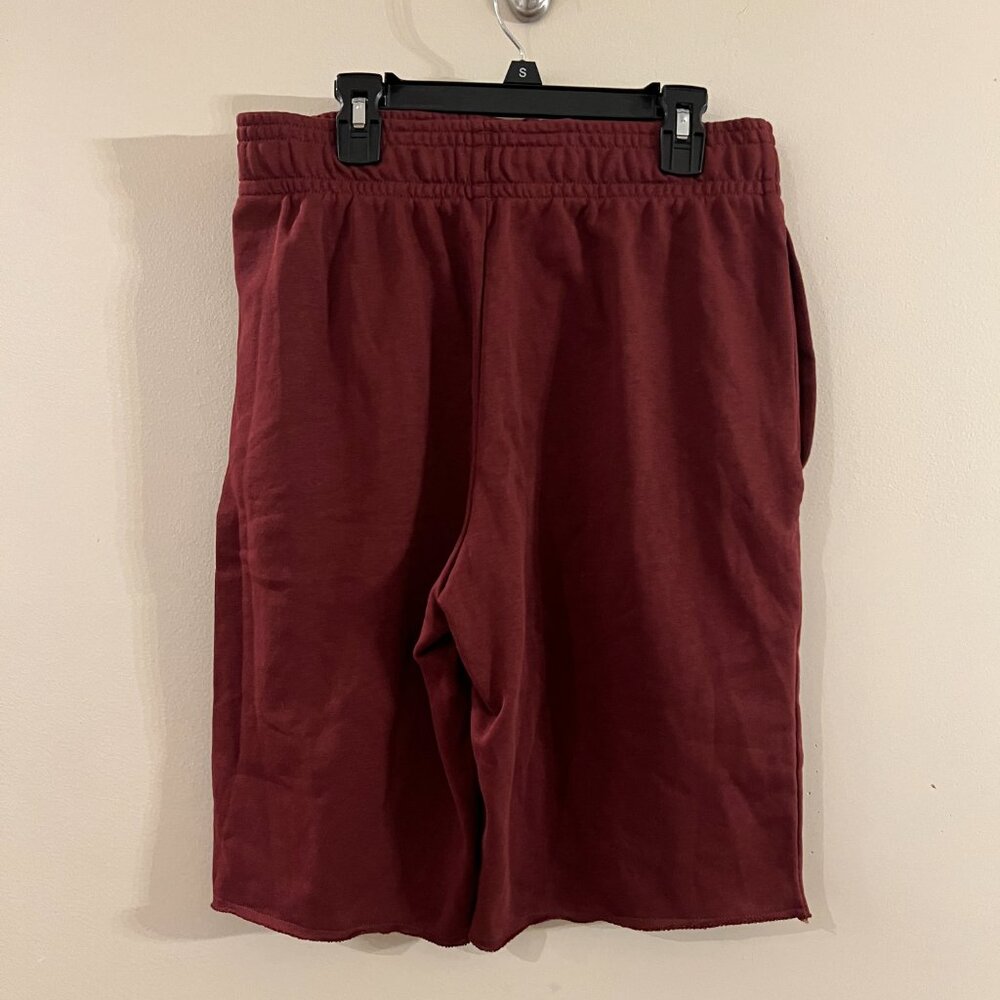 Under Armour Men's Burgundy Shorts - Size Medium - Picture 2 of 4